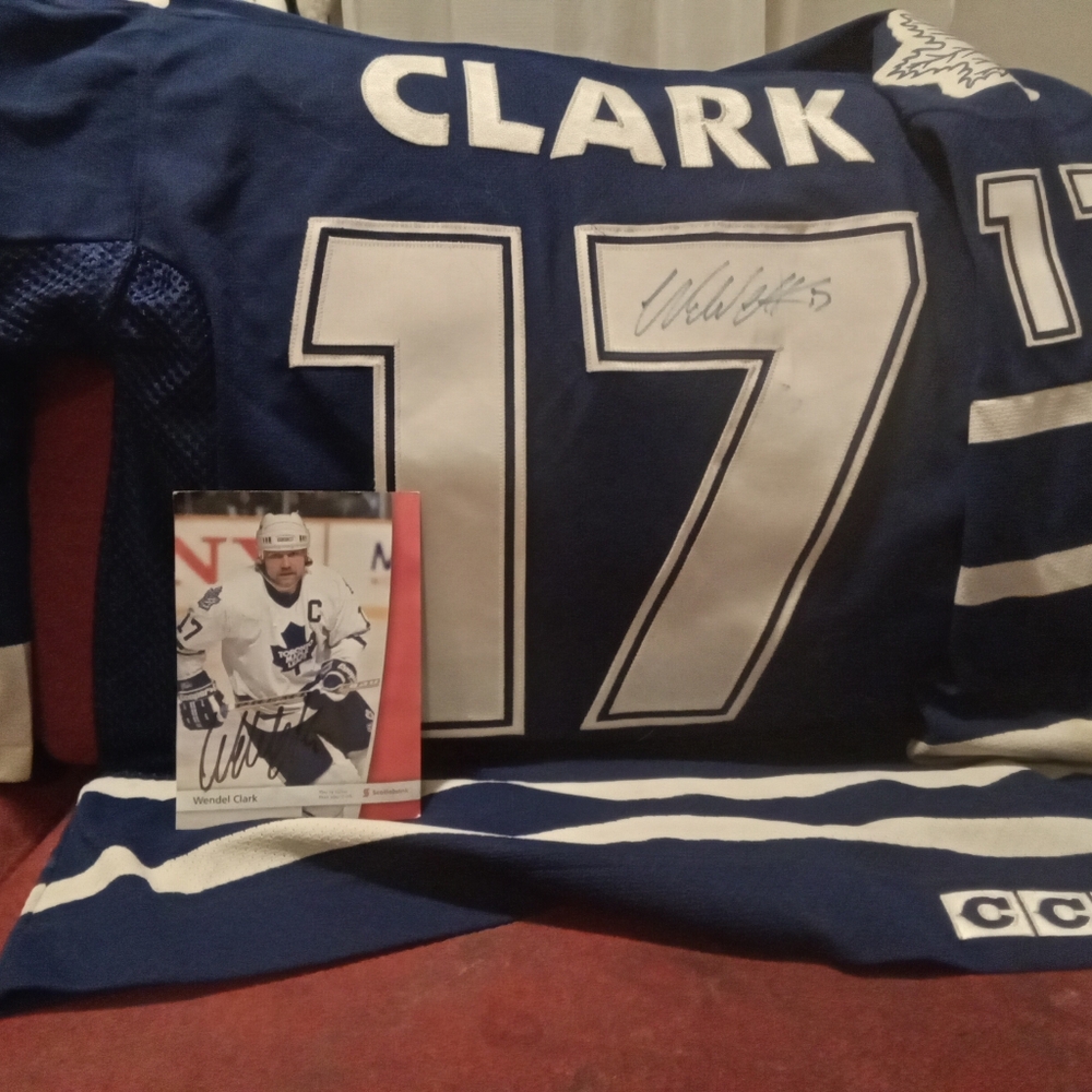 Toronto Maple leafs Wendel Clark jersey  (autographed) And a Autographed picture
